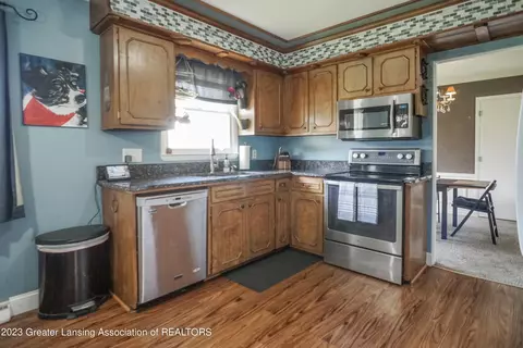 1433 Maycroft Rd, Lansing, MI 48917 photo 14
