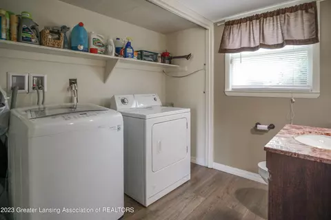 1433 Maycroft Rd, Lansing, MI 48917 photo 24