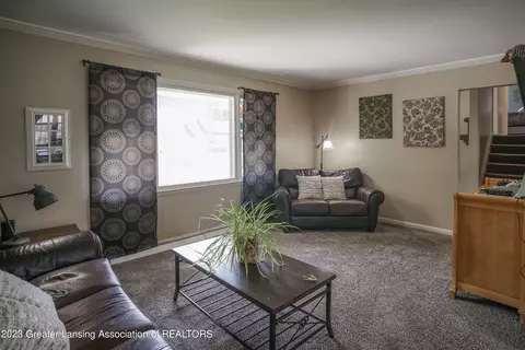 1433 Maycroft Rd, Lansing, MI 48917 photo 9