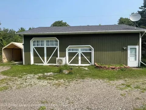 12100 Center Rd, Bath, MI 48808