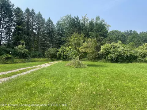 12100 Center Rd, Bath, MI 48808 photo 5