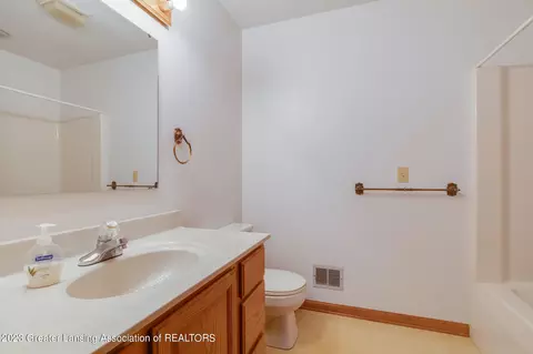 8756 Coleman Rd, Haslett, MI 48840 photo 15