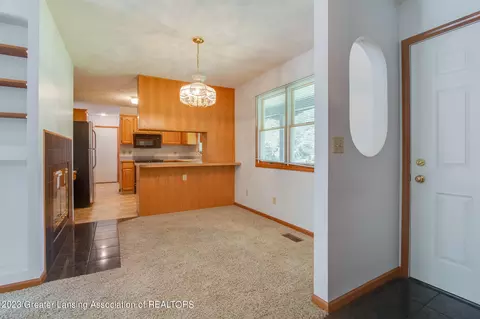 8756 Coleman Rd, Haslett, MI 48840 photo 2
