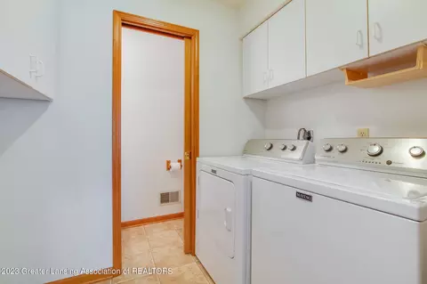 8756 Coleman Rd, Haslett, MI 48840 photo 10