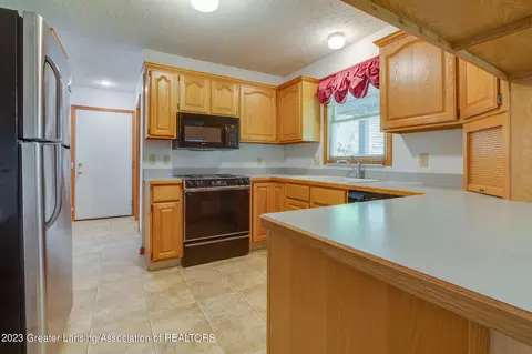 8756 Coleman Rd, Haslett, MI 48840 photo 8