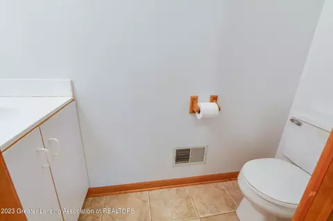8756 Coleman Rd, Haslett, MI 48840 photo 18