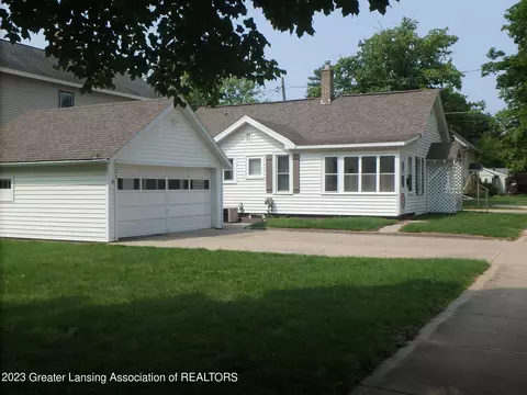 221 W Stoddard St, Charlotte, MI 48813