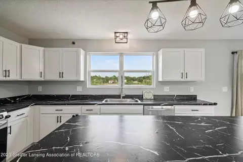 625 Launch Point Dr, Perry, MI 48872 photo 14