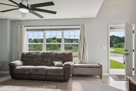 625 Launch Point Dr, Perry, MI 48872 photo 6