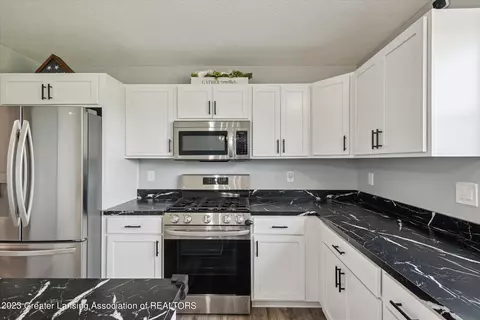 625 Launch Point Dr, Perry, MI 48872 photo 16
