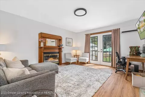 329 E Oak St, Mason, MI 48854 photo 8