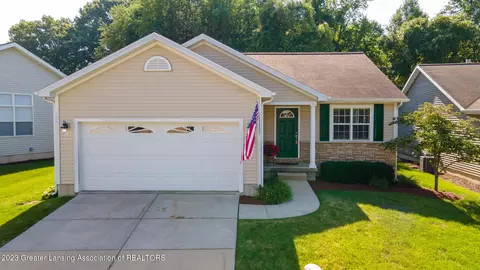 2517 Arbor Forest Dr, Lansing, MI 48910