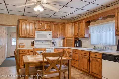 214 E Main St, Vernon, MI 48476 photo 4