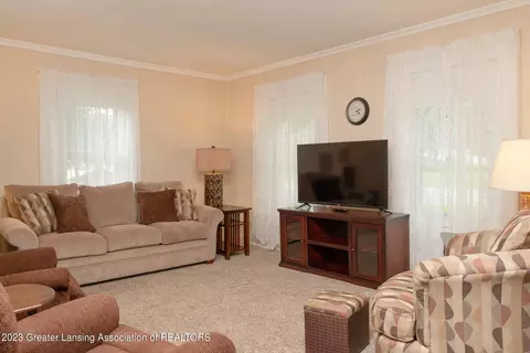214 E Main St, Vernon, MI 48476 photo 8