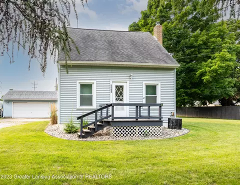 2216 E Cavanaugh Rd, Lansing, MI 48910
