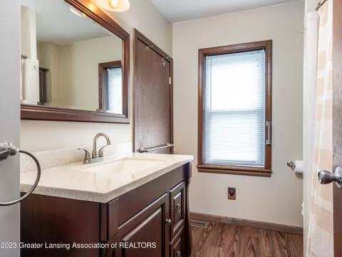 2216 E Cavanaugh Rd, Lansing, MI 48910 photo 14