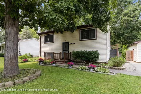 5983 Cypress St, Haslett, MI 48840