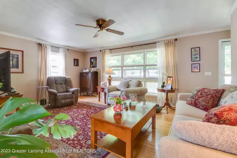 1942 Maple St, Holt, MI 48842 photo 2