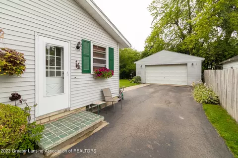 1942 Maple St, Holt, MI 48842 photo 33
