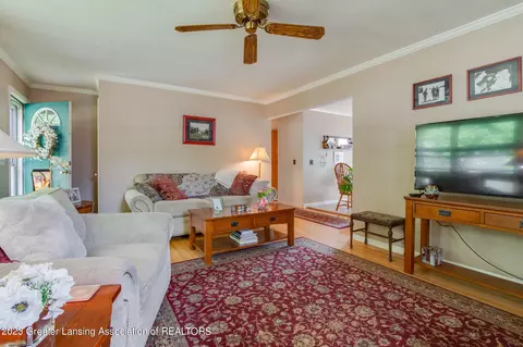 1942 Maple St, Holt, MI 48842 photo 6