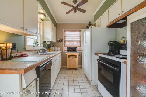 1942 Maple St, Holt, MI 48842 photo 10