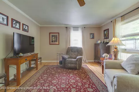 1942 Maple St, Holt, MI 48842 photo 4
