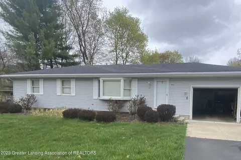 612 Maple Hill Dr, Haslett, MI 48840