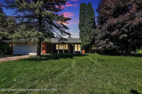 1005 E Twinbrook Dr, Dewitt, MI 48820