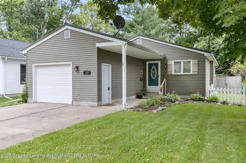 716 Spring St, Grand Ledge, MI 48837 photo 2
