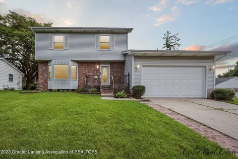 2516 Meadowlane Dr, Lansing, MI 48906