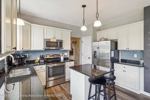 1111 Oakwood Dr, Dewitt, MI 48820 photo 12