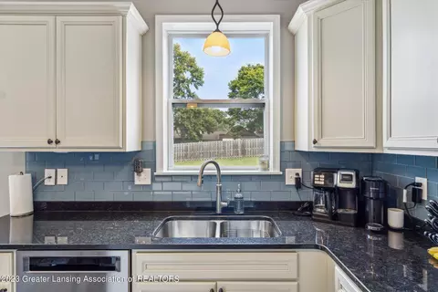 1111 Oakwood Dr, Dewitt, MI 48820 photo 14