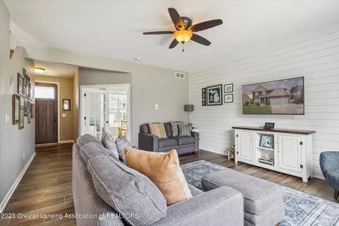 1111 Oakwood Dr, Dewitt, MI 48820 photo 7