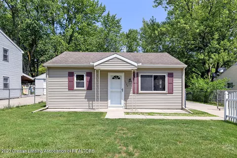 1302 Pompton Cir, Lansing, MI 48910