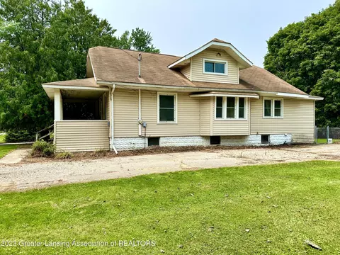 1214 W Valley Rd, Lansing, MI 48906
