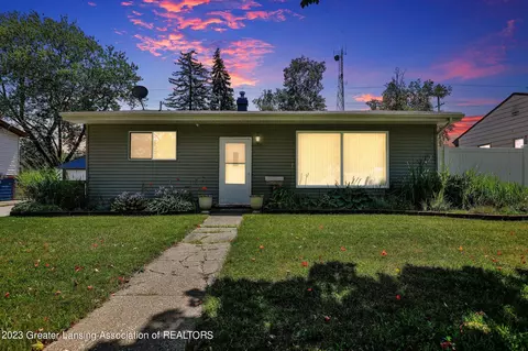 732 Sandlyn Dr, Lansing, MI 48910