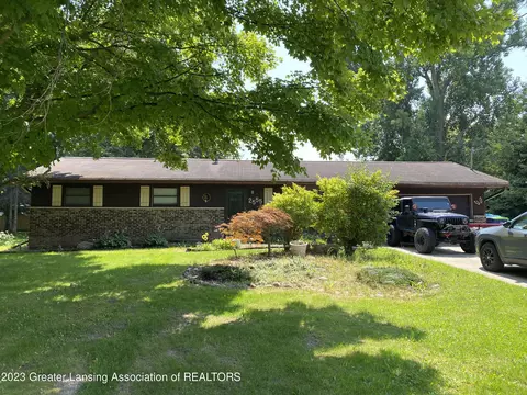 2555 Shattuck Rd, Saginaw, MI 48603