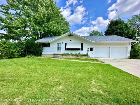 304 N Kibbee St, Saint Johns, MI 48879
