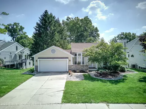 5664 Bayonne Ave, Haslett, MI 48840
