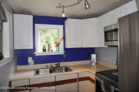 515 S Cedar St, Owosso, MI 48867 photo 9