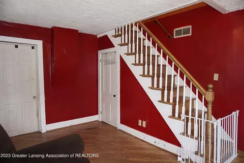 515 S Cedar St, Owosso, MI 48867 photo 5