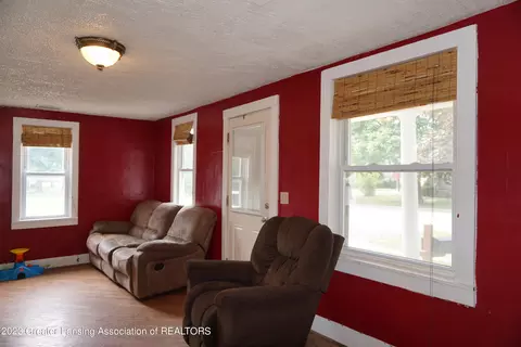 515 S Cedar St, Owosso, MI 48867 photo 4