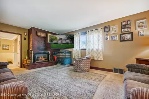 236 East Rd, Dimondale, MI 48821 photo 4