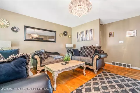 2410 Leon Ave, Lansing, MI 48906 photo 9