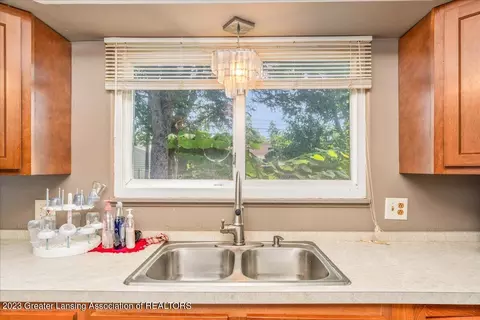 2410 Leon Ave, Lansing, MI 48906 photo 20