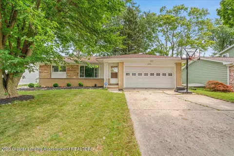 2410 Leon Ave, Lansing, MI 48906 photo 3