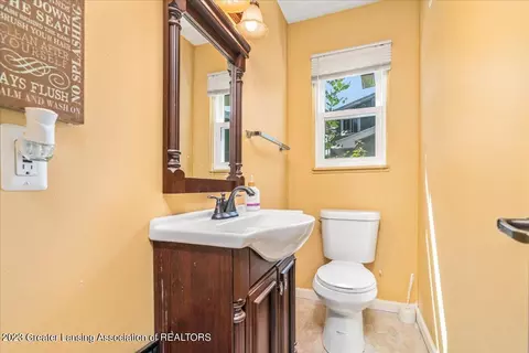 2410 Leon Ave, Lansing, MI 48906 photo 21