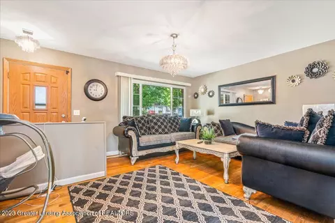 2410 Leon Ave, Lansing, MI 48906 photo 10
