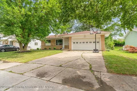 2410 Leon Ave, Lansing, MI 48906 photo 4