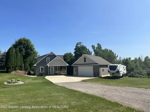 10765 Lakeside Dr, Perrinton, MI 48871